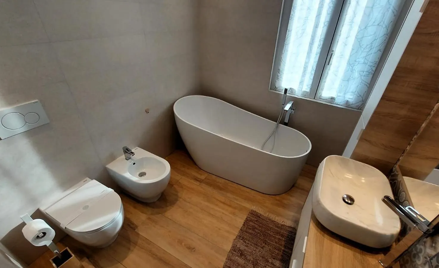 Nana Holiday House 루이노 아파트